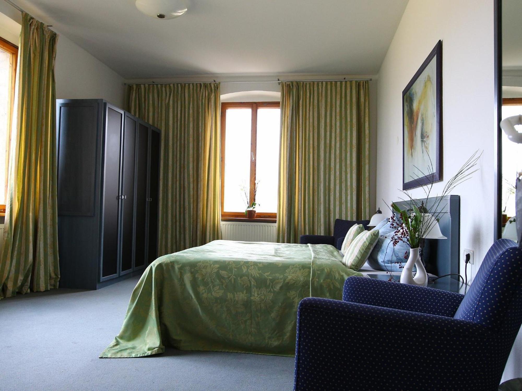 Hotel & Restaurant Schloss Weissenburg Uhlstadt-Kirchhasel Room photo